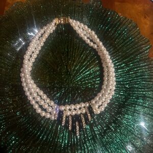 Elegant Pearl Necklace with Gold Accents